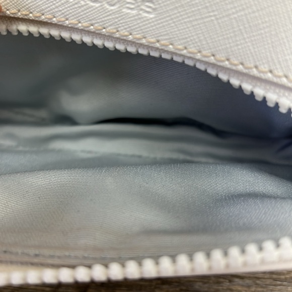 SOLD IN STORE Marc Jacobs White “The Snapshot” Camera Crossbody Bag - Picture 8 of 9